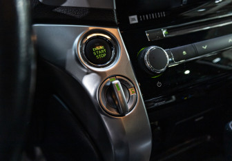 Подержанный автомобиль Toyota Land Cruiser Suv 2012 года (18 фото)