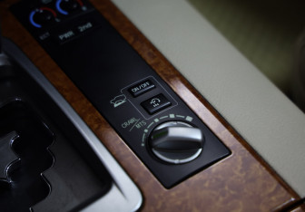 Подержанный автомобиль Toyota Land Cruiser Suv 2013 года (19 фото)