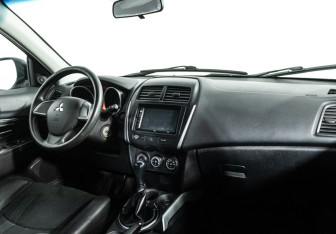 Подержанный автомобиль Mitsubishi ASX 2013 года (9 фото)