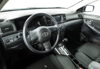 Подержанный автомобиль Toyota Corolla Sedan 2006 года (11 фото)