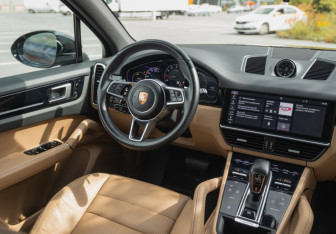 Подержанный автомобиль Porsche Cayenne 2018 года (20 фото)