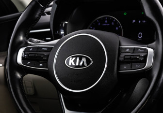 Подержанный автомобиль Kia K5 2021 года (14 фото)