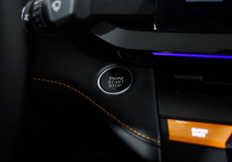 Подержанный автомобиль Changan UNI-V 2024 года (22 фото)