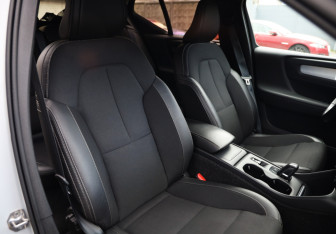 Подержанный автомобиль Volvo XC40 2019 года (27 фото)