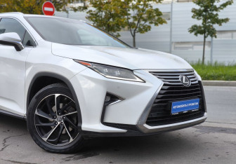 Подержанный автомобиль Lexus RX 2019 года (8 фото)
