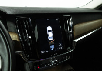 Подержанный автомобиль Volvo S90 2017 года (18 фото)