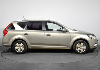 Подержанный автомобиль Kia Ceed Wagon 2011 года (4 фото)