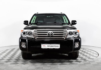 Подержанный автомобиль Toyota Land Cruiser Suv 2012 года (3 фото)
