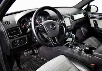 Подержанный автомобиль Volkswagen Touareg 2017 года (9 фото)