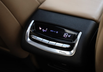 Подержанный автомобиль Cadillac XT6 2020 года (22 фото)