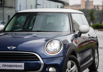Подержанный автомобиль MINI Hatch 2016 года (2 фото)