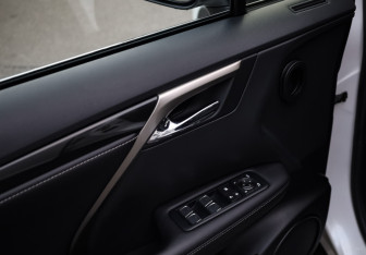 Подержанный автомобиль Lexus RX 2017 года (28 фото)