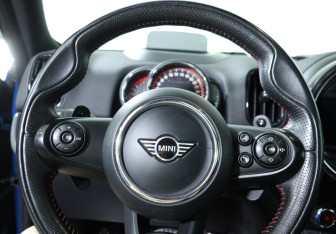 Подержанный автомобиль MINI Countryman 2019 года (19 фото)