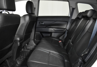 Подержанный автомобиль Mitsubishi Outlander 2013 года (12 фото)