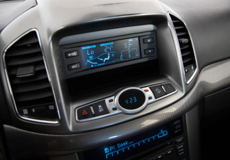 Подержанный автомобиль Chevrolet Captiva 2012 года (17 фото)