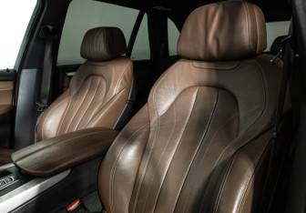 Подержанный автомобиль BMW X5 2017 года (17 фото)