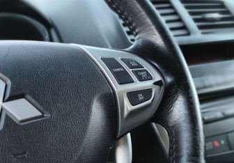 Подержанный автомобиль Mitsubishi ASX 2012 года (18 фото)