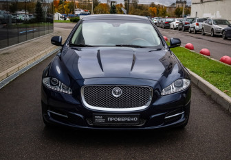 Подержанный автомобиль Jaguar XJ 2013 года (3 фото)