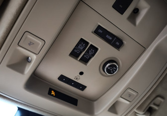 Подержанный автомобиль Cadillac Escalade Suv 2015 года (16 фото)