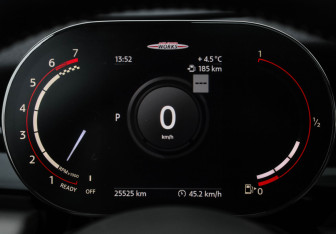 Подержанный автомобиль MINI Hatch 2019 года (13 фото)