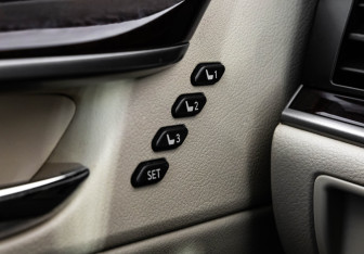 Подержанный автомобиль Lexus ES 2013 года (20 фото)