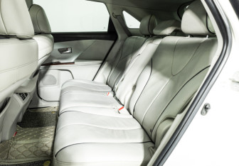 Подержанный автомобиль Toyota Venza 2010 года (10 фото)