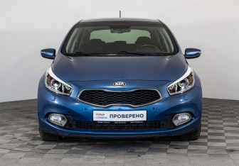 Подержанный автомобиль Kia Ceed Hatchback 2013 года (2 фото)