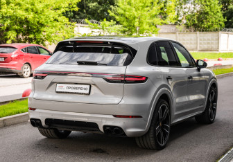 Подержанный автомобиль Porsche Cayenne 2020 года (6 фото)