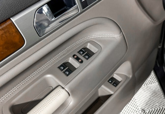 Подержанный автомобиль Volkswagen Touareg 2008 года (10 фото)