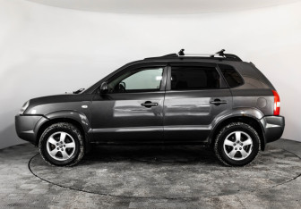 Подержанный автомобиль Hyundai Tucson 2007 года (8 фото)