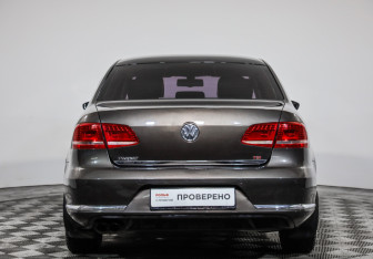 Подержанный автомобиль Volkswagen Passat Sedan 2012 года (6 фото)