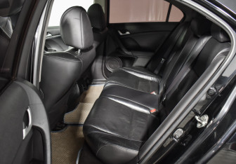 Подержанный автомобиль Honda Accord Sedan 2011 года (11 фото)