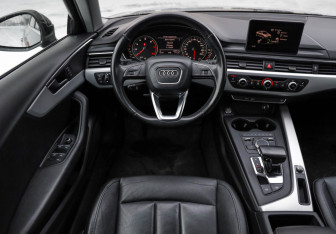 Подержанный автомобиль Audi A4 Sedan 2016 года (13 фото)