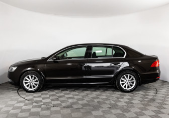 Подержанный автомобиль Skoda Superb Liftback 2014 года (8 фото)