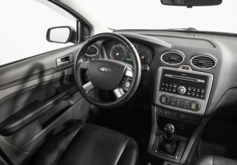 Подержанный автомобиль Ford Focus Hatchback 2006 года (9 фото)