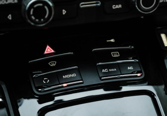 Подержанный автомобиль Porsche Cayenne 2011 года (22 фото)