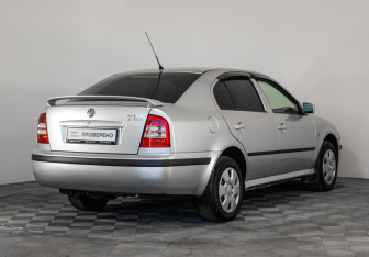 Подержанный автомобиль Skoda Octavia Liftback 2008 года (5 фото)