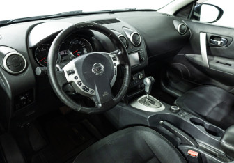 Подержанный автомобиль Nissan Qashqai 2010 года (11 фото)