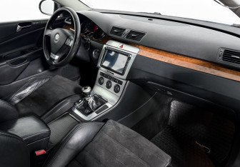 Подержанный автомобиль Volkswagen Passat Sedan 2006 года (13 фото)