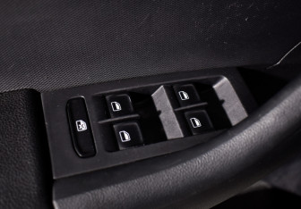 Подержанный автомобиль Skoda Rapid Liftback 2015 года (17 фото)