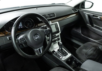 Подержанный автомобиль Volkswagen Passat Sedan 2011 года (11 фото)