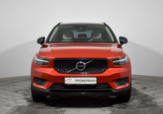 Подержанный автомобиль Volvo XC40 2018 года (2 фото)