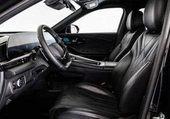 Подержанный автомобиль Exeed RX 2023 года (24 фото)