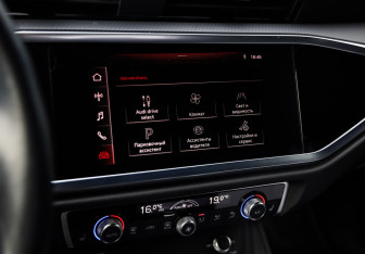 Подержанный автомобиль Audi Q3 2020 года (15 фото)