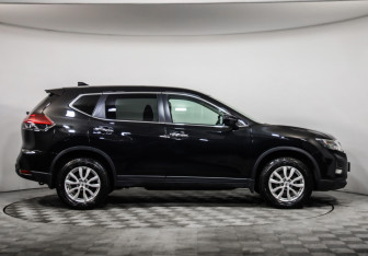 Подержанный автомобиль Nissan X-Trail 2021 года (4 фото)