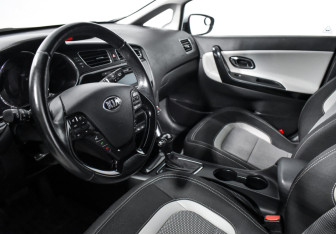 Подержанный автомобиль Kia Ceed Hatchback 2014 года (9 фото)