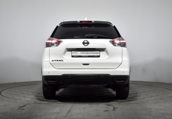 Подержанный автомобиль Nissan X-Trail 2015 года (6 фото)