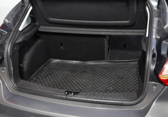Подержанный автомобиль Ford Focus Hatchback 2013 года (25 фото)