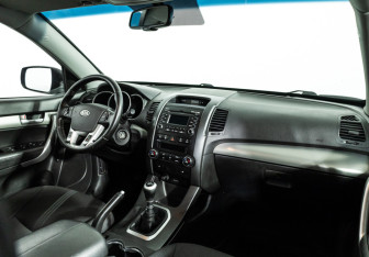 Подержанный автомобиль Kia Sorento 2011 года (9 фото)