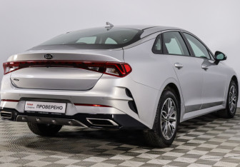 Подержанный автомобиль Kia K5 2021 года (5 фото)